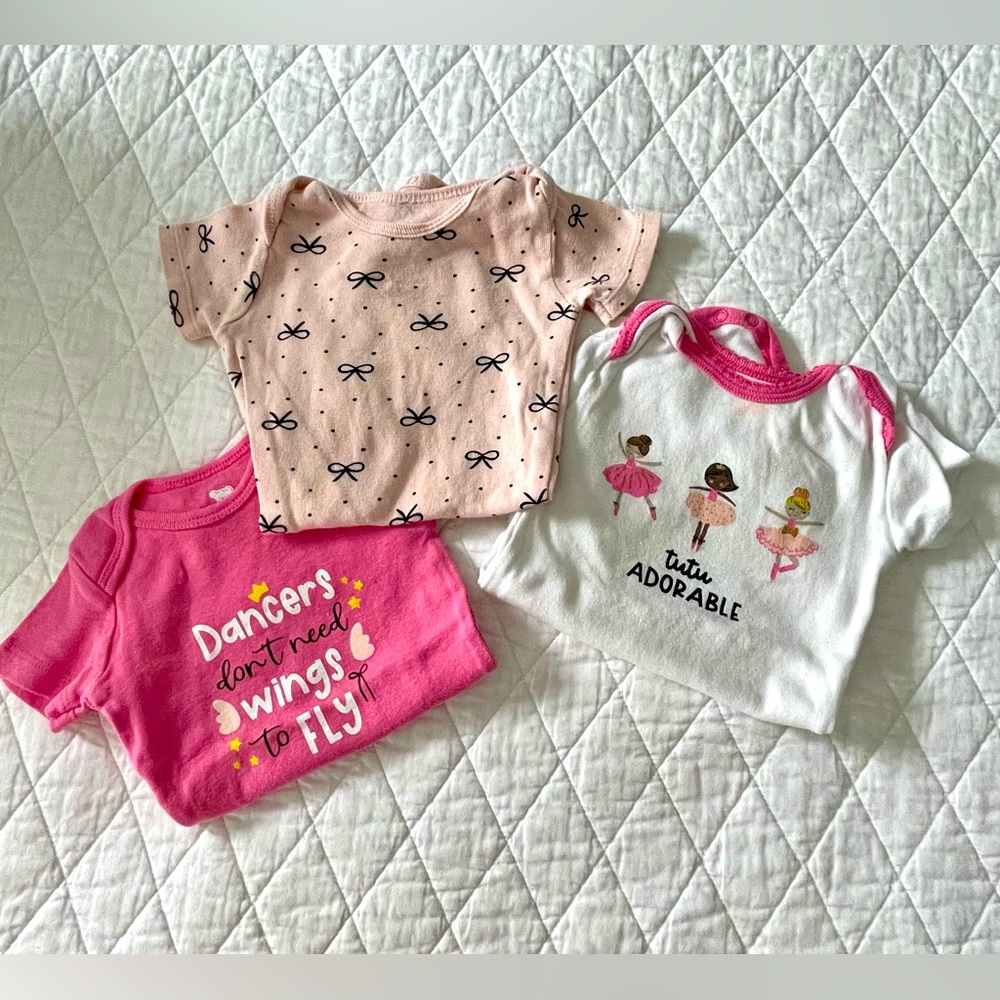 3 PACK Short Sleeve Onesies Koala Baby 6-9 months 🩰